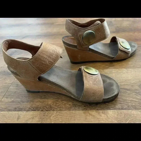 Taos Carousel 3 Tan/BrownLeather‎ Wedge Open Toe Sandals Shoes Women’s 36 US 6 - Picture 1 of 5